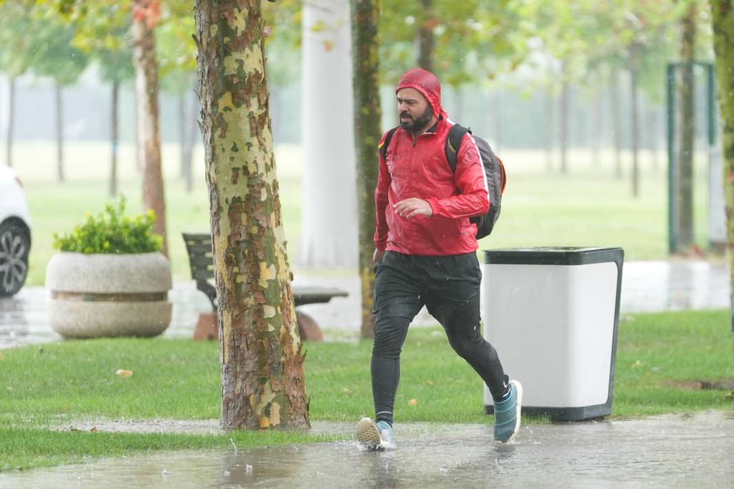 İstanbul’a sadece 5 dakika yetti! Meteoroloji uyarı üstüne uyarı yapmıştı 6